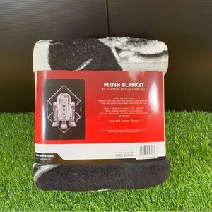 Disney Star Wars R2D2 Plush Blanket Black and White Warm and Cozy Brand New